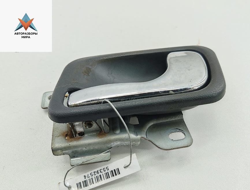 ручка внутренняя передняя левая Mitsubishi Pajero/Montero II 1994, 2.8 л., дизель, МКПП, серый, внедорожник 5 дв. - фото №1