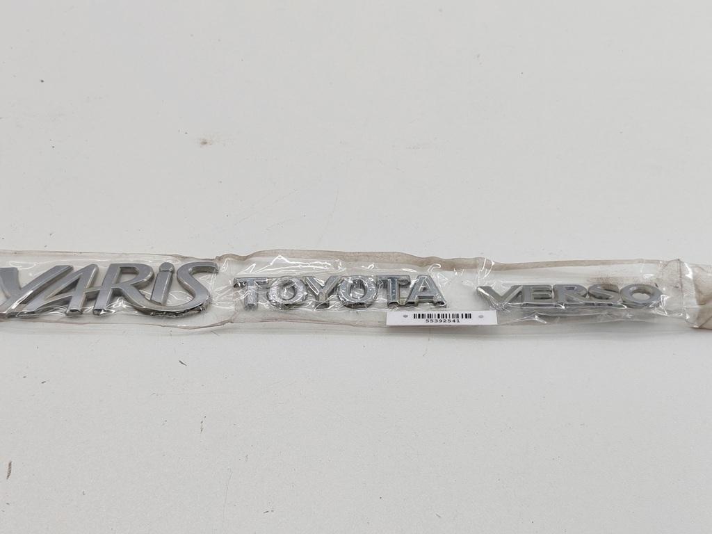 эмблема Toyota Yaris Verso 2001, 1.3 л., бензин, МКПП, серый, минивэн