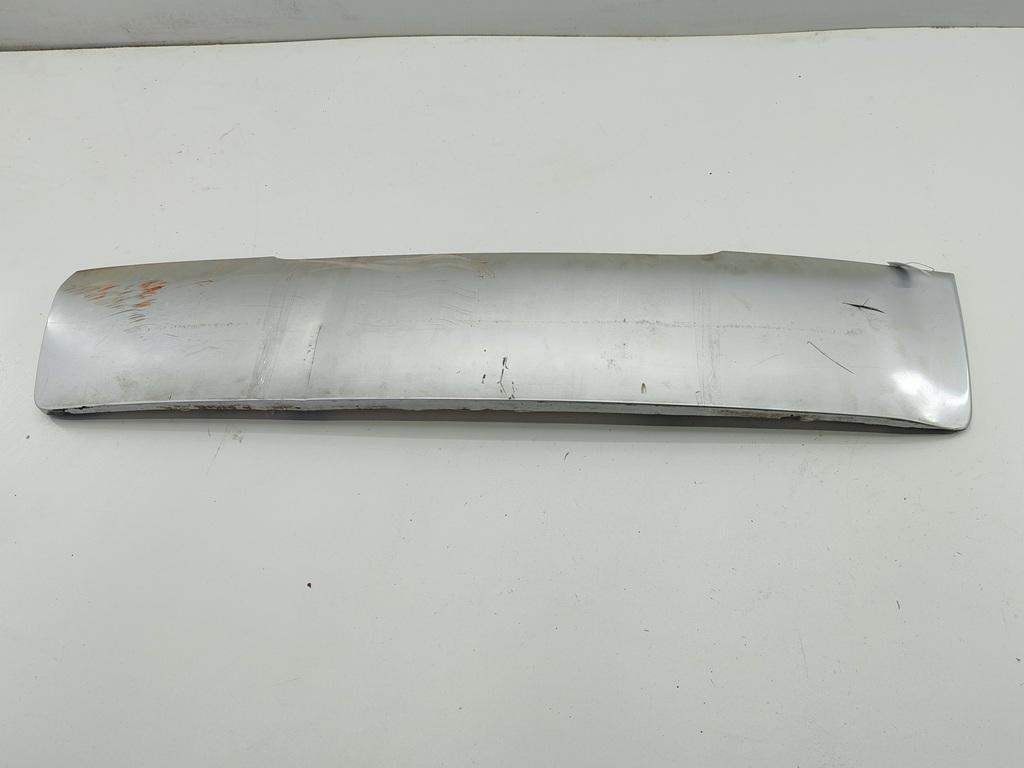 Молдинг крышки (двери) багажника Toyota Yaris Verso 2001, 1.3 л., бензин, МКПП, серый, минивэн, 5261552020