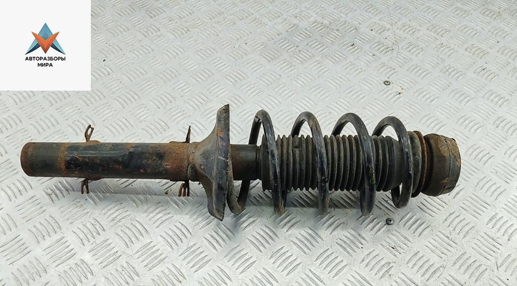 стойка передняя Skoda Octavia mk1 (A4 1U) 2001, 2.0 л., бензин, МКПП, чёрный, универсал, 312354 - фото №1