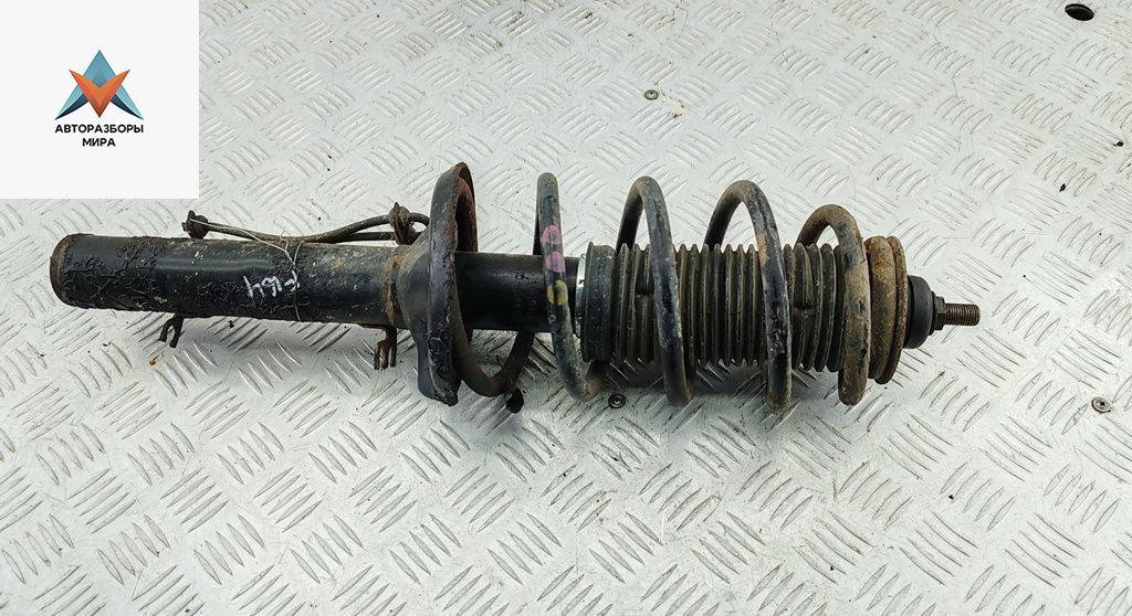 стойка передняя Volkswagen Golf 4 поколение 2001, 1.9 л., дизель, МКПП, чёрный, универсал - фото №1