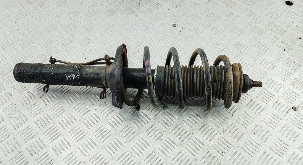 стойка передняя Volkswagen Golf 4 поколение 2001, 1.9 л., дизель, МКПП, чёрный, универсал - фото №1