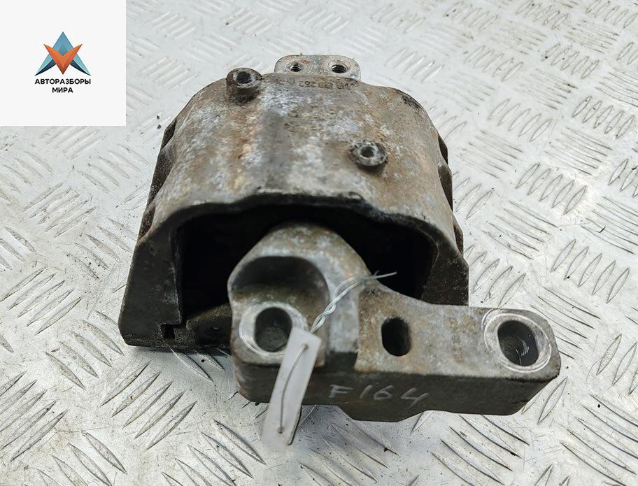 подушка крепления КПП Volkswagen Golf 4 поколение 2001, 1.9 л., дизель, МКПП, чёрный, универсал, 1J0199262BF - фото №1