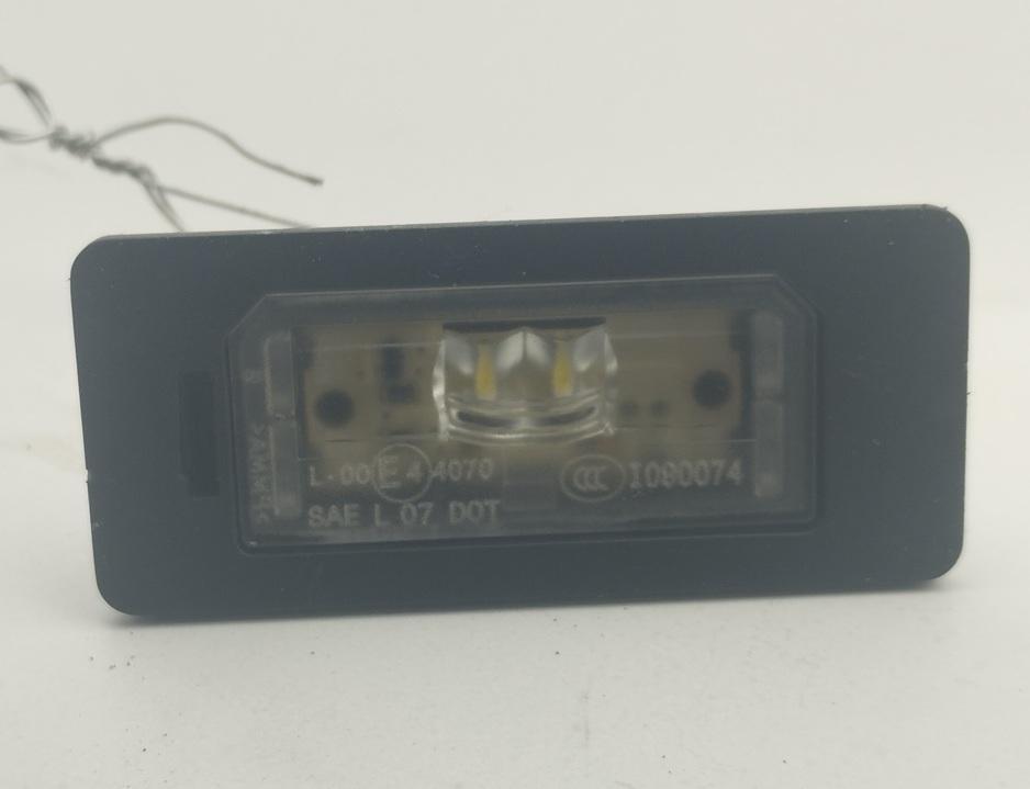 подсветка номера BMW 3 E90/E91/E92/E93 2008, 2.0 л., бензин, МКПП, серый, универсал, 7193293