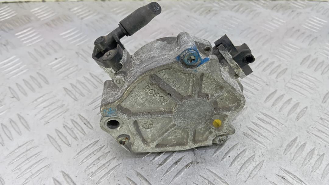 насос вакуумный Ford Grand C-Max 1 поколение 2011, 1.6 л., TDCi, дизель, МКПП, минивэн, 9684786780 - фото №1