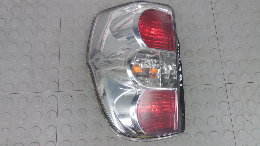 фонарь задний левый Suzuki Grand Vitara 2 поколение 2006, 1.6 л., бензин, МКПП, внедорожник 5 дв. - фото №1