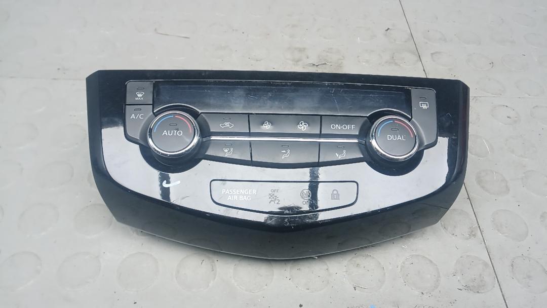 блок управления печки / климат-контроля Nissan Qashqai 2 поколение 2015, 1.5 л., дизель, МКПП, внедорожник 5 дв. - фото №1