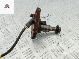 Цапфа задняя (ось ступицы) Volkswagen Passat B4 1996, 2.0 л., бензин, АКПП, серый, универсал
