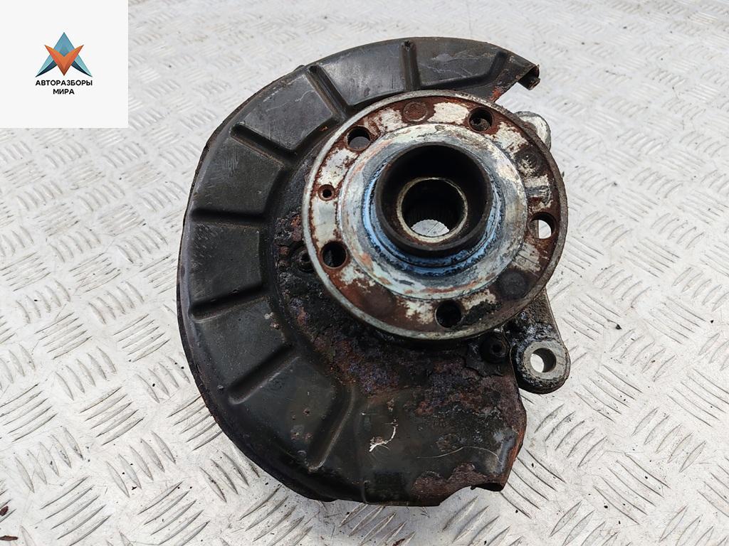 ступица передняя правая Volkswagen Passat B6 2007, 2.0 л., дизель, АКПП, чёрный, универсал - фото №1