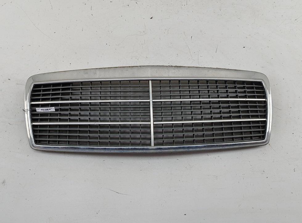 решетка радиатора Mercedes-Benz E W210 1999, серый, седан, 2108880023