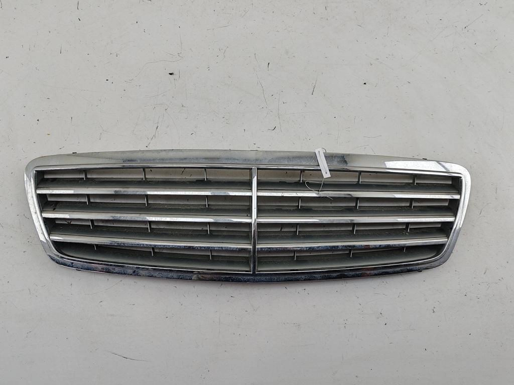 решетка радиатора Mercedes-Benz C W203 2004, серый, универсал, 2038800223 - фото №1