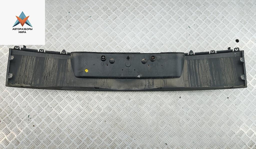 накладка двери (крышки) багажника Renault Espace 4 поколение 2004, 3.5 л., бензин, АКПП, синий, минивэн, 8200007893 - фото №1