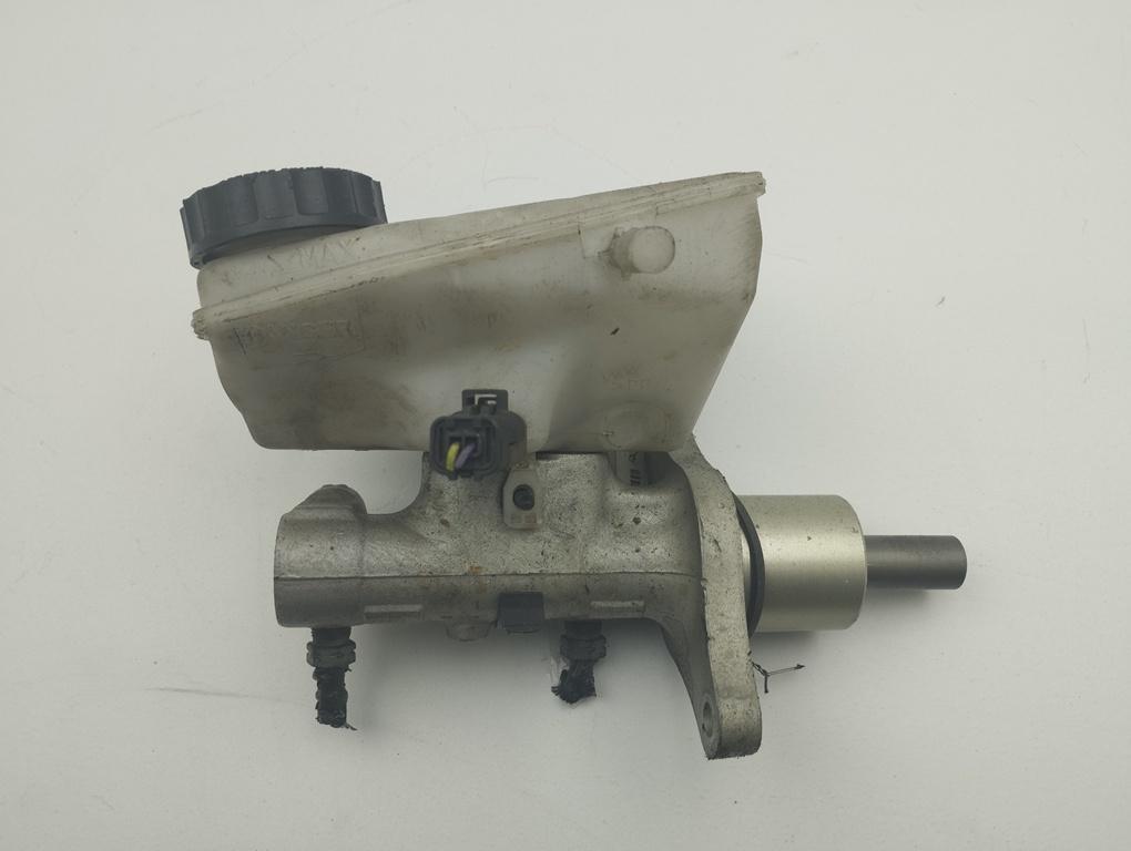 цилиндр тормозной главный Peugeot 607 2006, 2.7 л., дизель, АКПП, серый, седан