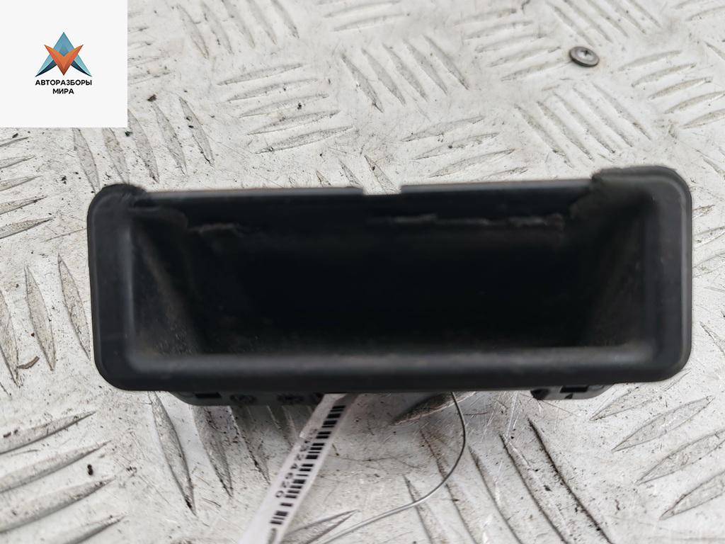кнопка открытия багажника BMW 5 серия E60/E61 2005, 2.5 л., бензин, МКПП, чёрный, универсал, 7118158 - фото №1