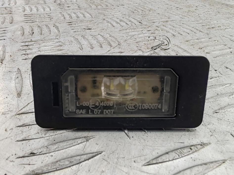 подсветка номера BMW 3 E90/E91/E92/E93 2011, 2.0 л., дизель, МКПП, чёрный, универсал, 7193293