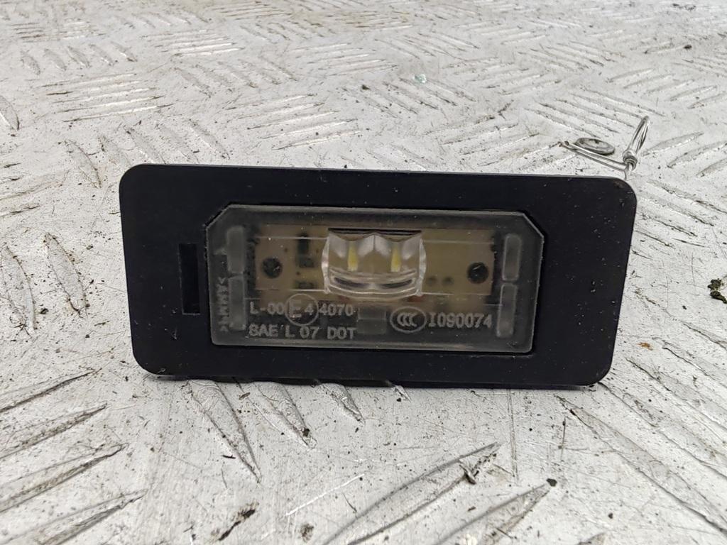подсветка номера BMW 3 E90/E91/E92/E93 2011, 2.0 л., дизель, МКПП, чёрный, универсал, 7193293