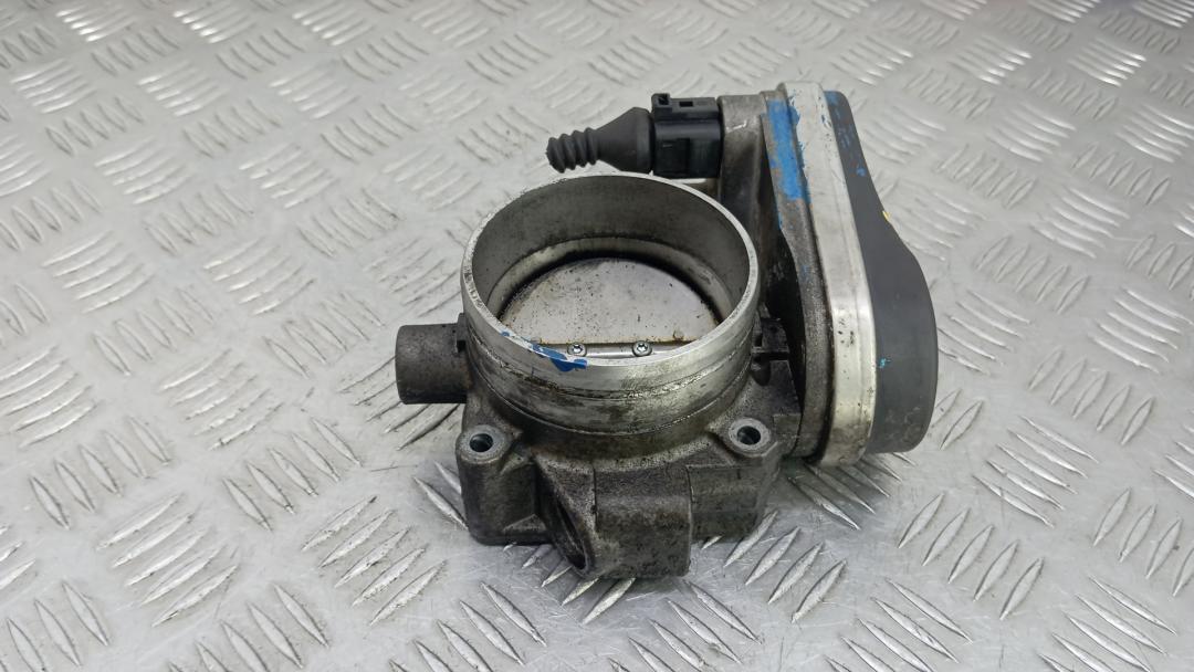 заслонка дроссельная Volkswagen Touareg 1 поколение 2005, 3.2 л., бензин, АКПП, внедорожник 5 дв., 022133062AD - фото №1