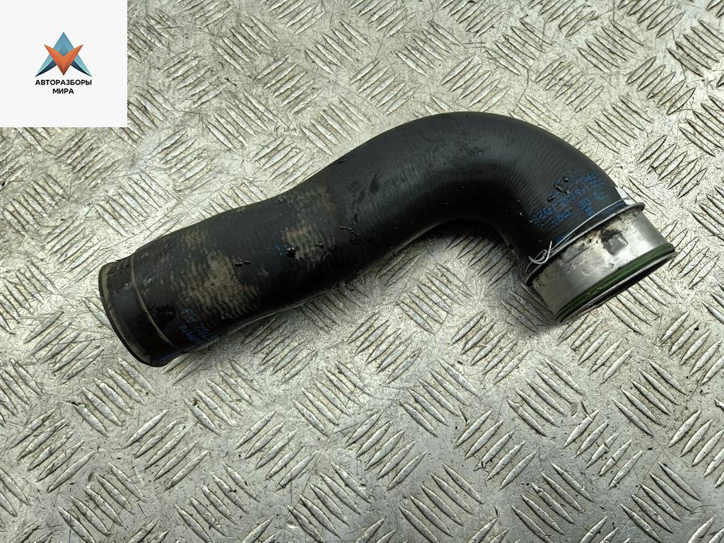 патрубок интеркулера Volkswagen Passat B6 2007, 2.0 л., дизель, АКПП, чёрный, универсал, 3C0145832J - фото №1