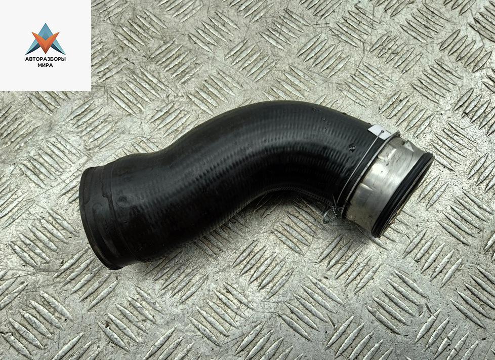 патрубок интеркулера Volkswagen Passat B6 2007, 2.0 л., дизель, АКПП, чёрный, универсал, 3C0145838B - фото №1