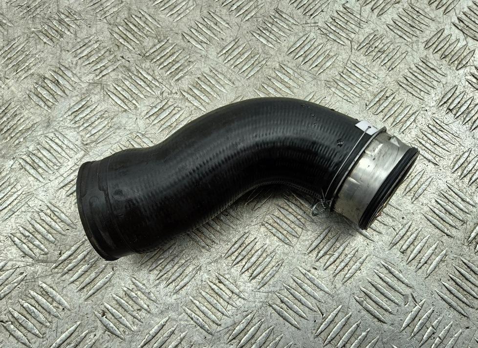 патрубок интеркулера Volkswagen Passat B6 2007, 2.0 л., дизель, АКПП, чёрный, универсал, 3C0145838B - фото №1