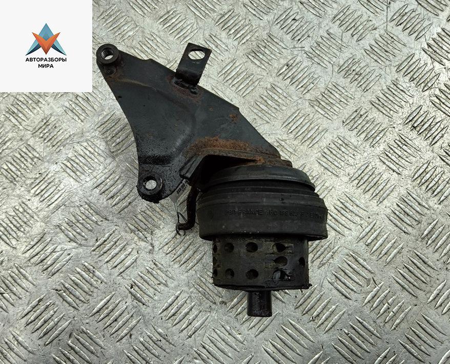 кронштейн двигателя Volkswagen Passat B4 1996, 2.0 л., бензин, АКПП, серый, универсал, 1H0199623B - фото №1