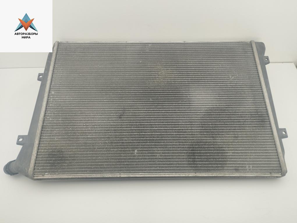 радиатор охлаждения Volkswagen Passat B6 2007, 2.0 л., дизель, МКПП, синий, универсал, 3C0121253AK - фото №1