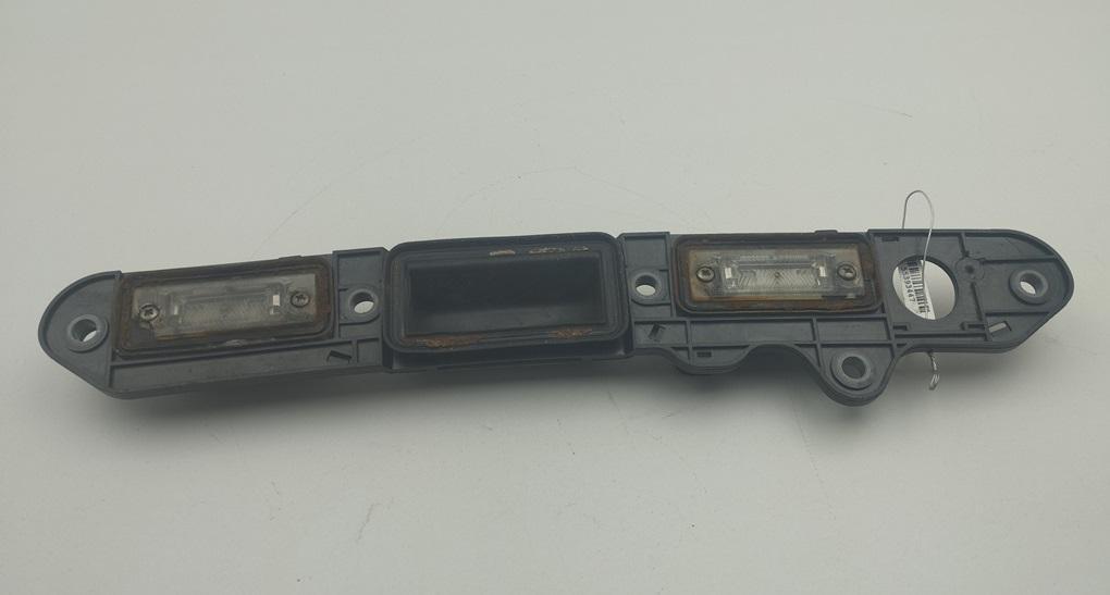 накладка подсветки номера Volkswagen Passat B6 2006, 2.0 л., бензин, МКПП, синий, универсал - фото №1