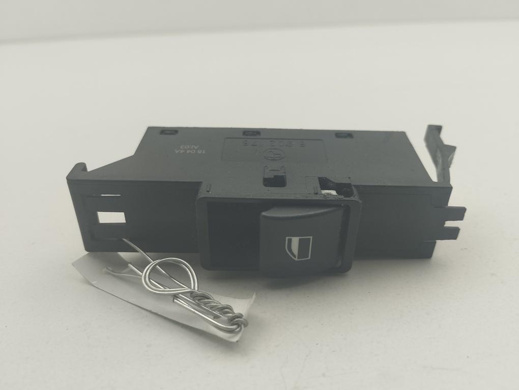 кнопка стеклоподъемника переднего правого BMW 3 E46 2004, 2.0 л., дизель, МКПП, серый, универсал, 6902176