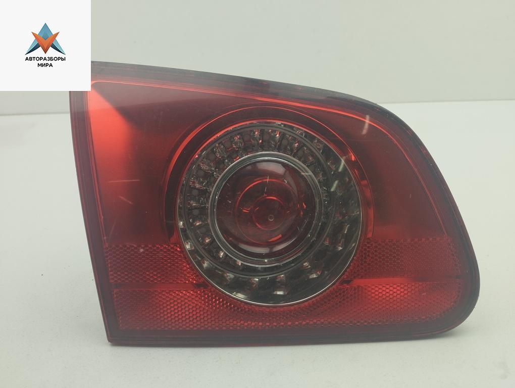 фонарь крышки багажника левый Volkswagen Passat B6 2006, 2.0 л., дизель, МКПП, серый, универсал, 3C9945093 - фото №1