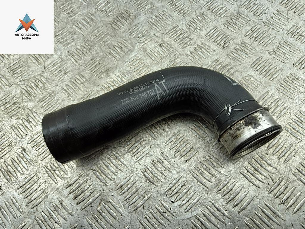 патрубок интеркулера Volkswagen Passat B6 2007, 1.9 л., дизель, МКПП, чёрный, универсал, 3C0145832M - фото №1