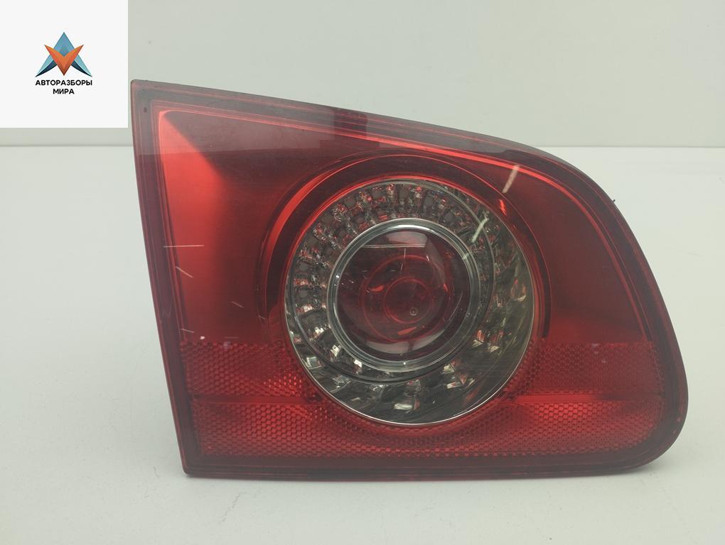 фонарь крышки багажника левый Volkswagen Passat B6 2006, 2.0 л., бензин, МКПП, синий, универсал, 3C9945093 - фото №1