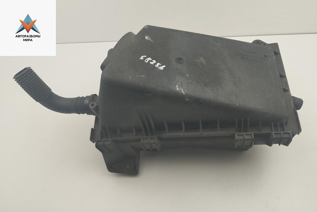 корпус воздушного фильтра Skoda Octavia mk1 (A4 1U) 2001, 2.0 л., бензин, МКПП, чёрный, универсал, 1J0129607M - фото №1