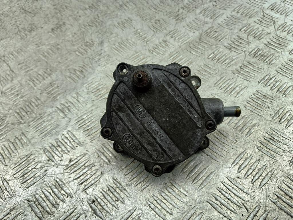насос вакуумный BMW 7 серия E65/E66/E67 2003, 4.4 л., бензин, АКПП, серый, седан, 7507263 - фото №1
