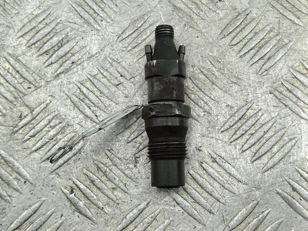 форсунка Volkswagen Transporter T4 1993, 2.4 л., дизель, МКПП, красный, микроавтобус, 068130202