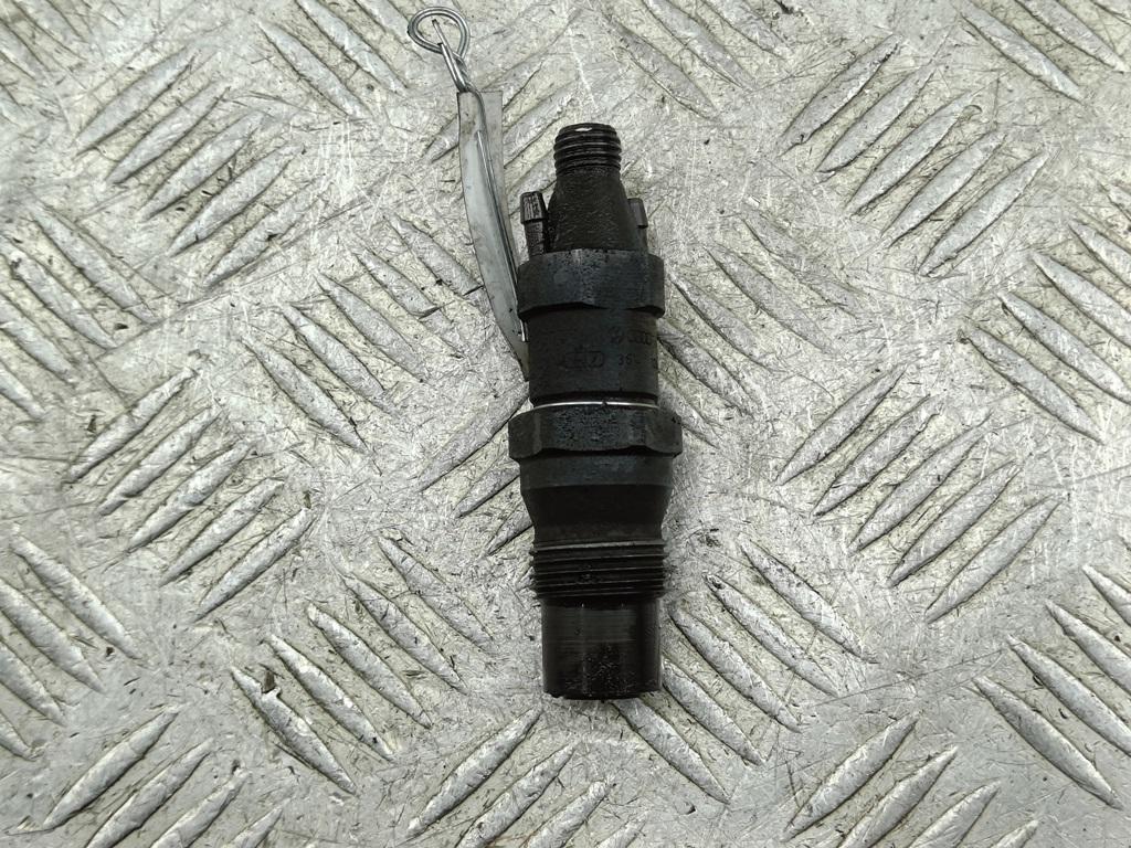 форсунка Volkswagen Transporter T4 1993, 2.4 л., дизель, МКПП, красный, микроавтобус, 068130202