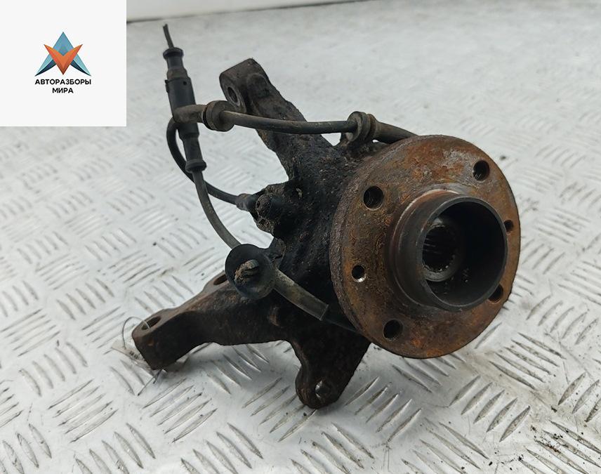 ступица передняя левая Renault Scenic 1 поколение 1998, 1.6 л., бензин, МКПП, зелёный, минивэн - фото №1