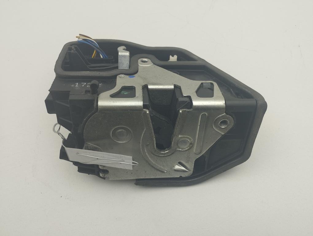 замок двери задней правой BMW 5 E60/E61 2004, 2.2 л., бензин, АКПП, серый, седан, 7167076