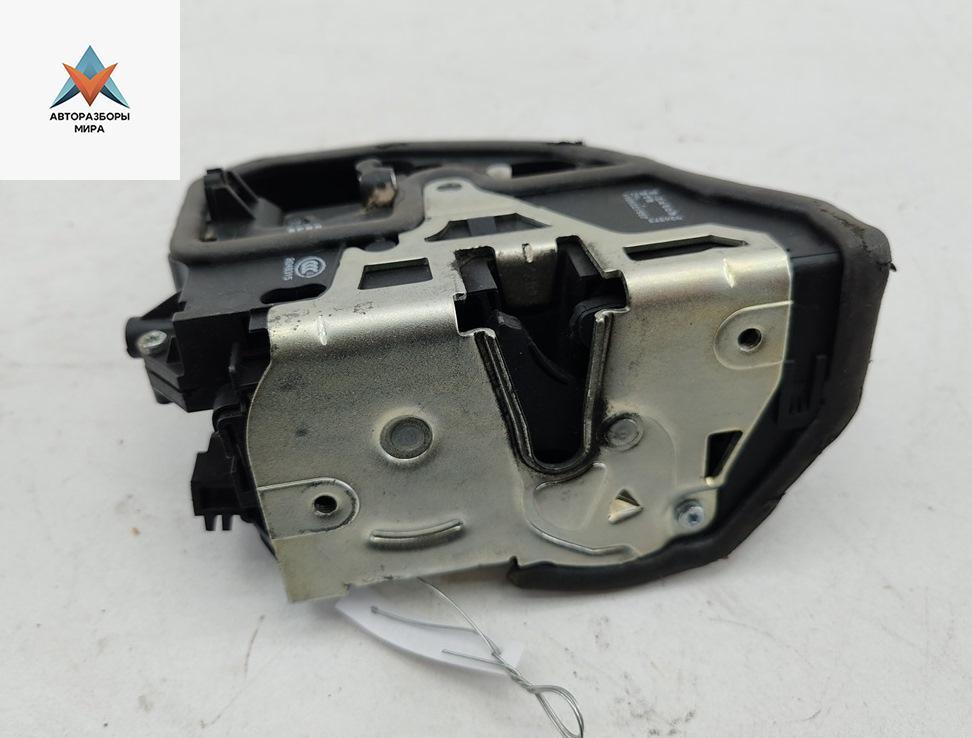 замок двери передней правой BMW X1 E84 2011, 2.0 л., дизель, АКПП, чёрный, внедорожник 5 дв., 7229466 - фото №1