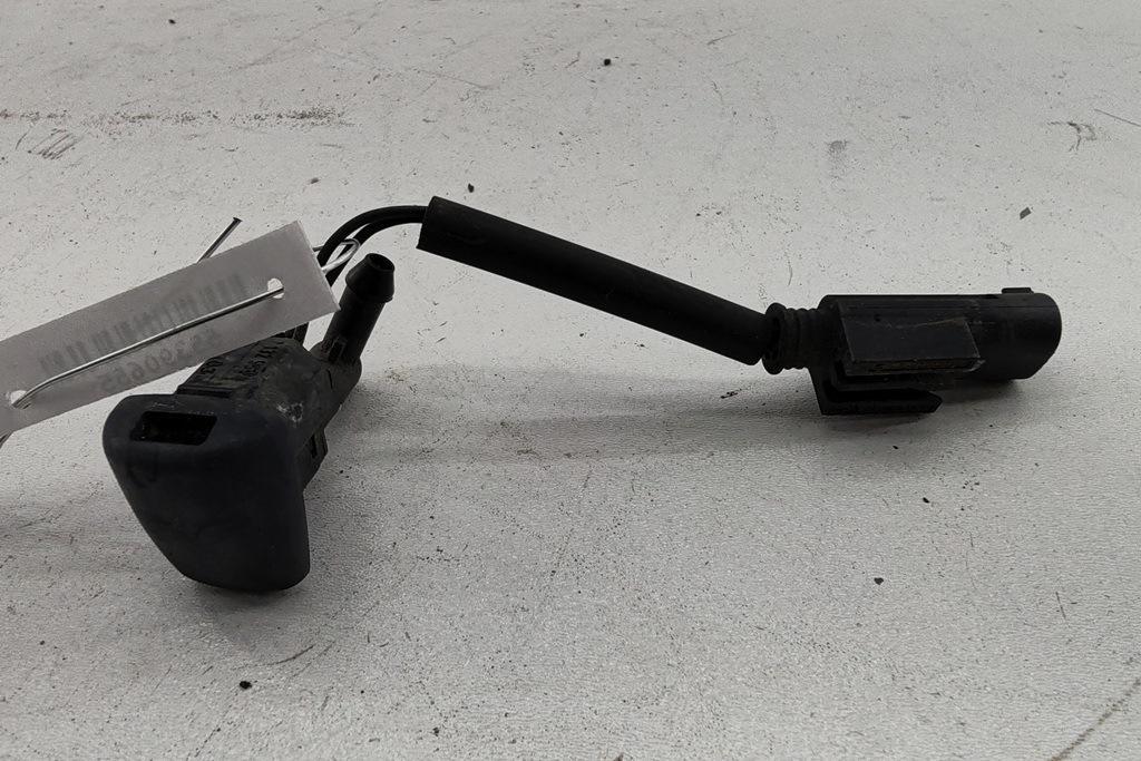 форсунка омывателя лобового стекла BMW 5 E60/E61 2004, 2.2 л., бензин, АКПП, серый, седан, 7132969