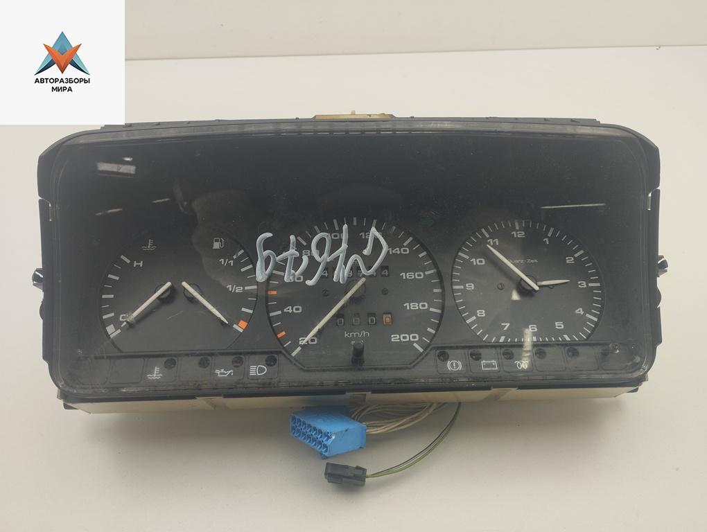 приборная панель Volkswagen Transporter T4 1993, 2.4 л., дизель, МКПП, красный, микроавтобус, 701919033DK - фото №1