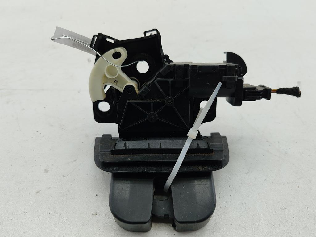 замок багажника Audi A4 B7 2005, универсал, 8P4827505