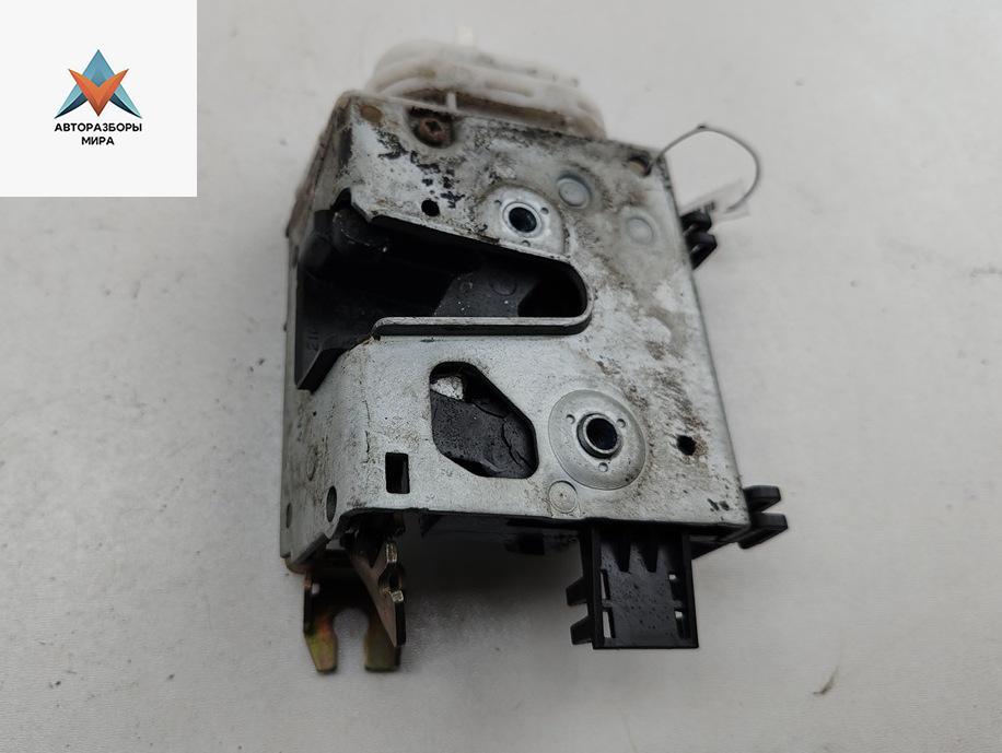 замок двери передней правой Audi A6 4A/C4 1996, 2.6 л., бензин, АКПП, серый, седан, 4D0173A - фото №1