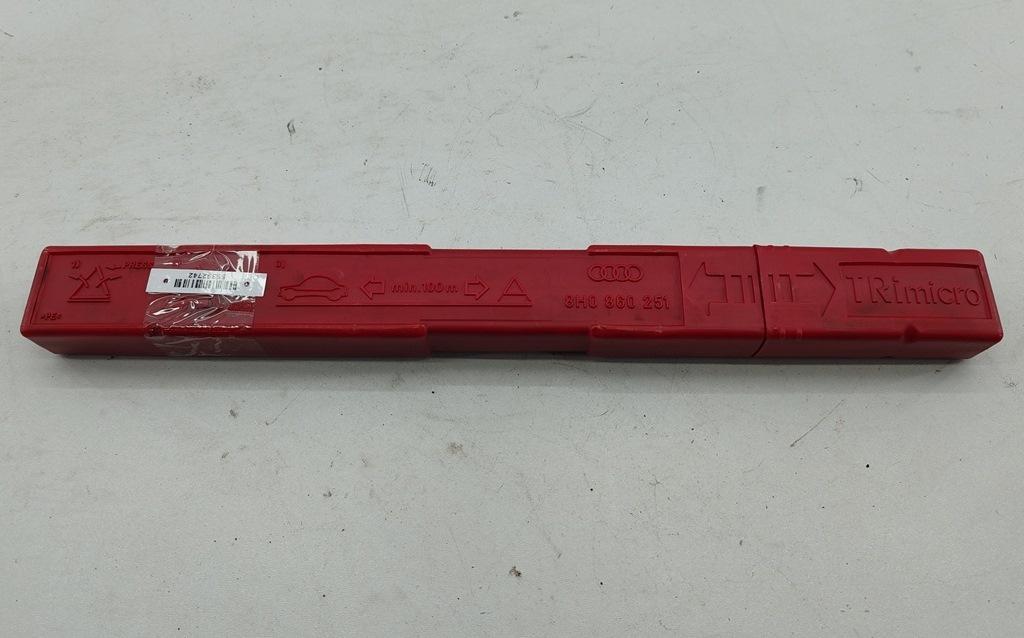 знак аварийной остановки Audi A4 B7 2005, 2.5 л., дизель, МКПП, синий, универсал, 8H0860251