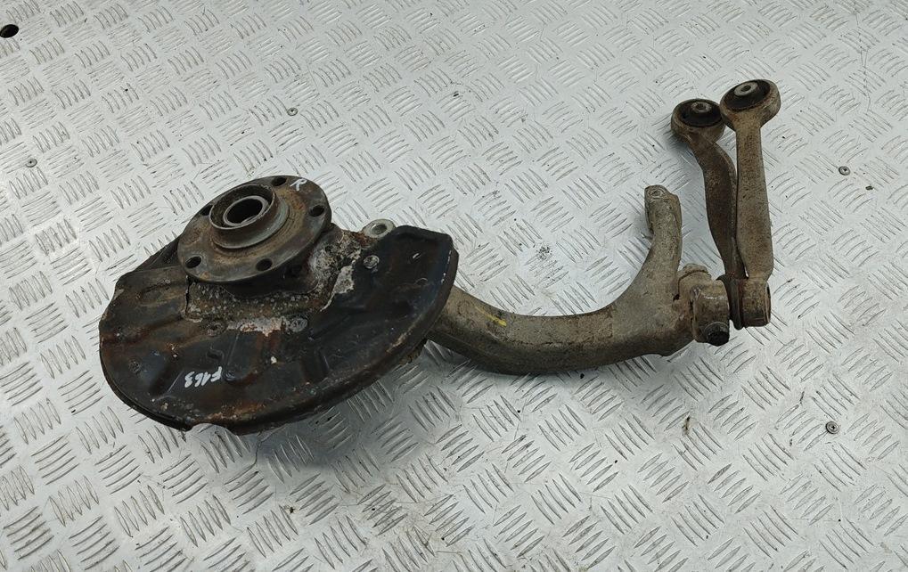 Кулак (корпус ступицы) передний правый Audi A4 B6 2001, 1.8 л., Ti, бензин, МКПП, серый, седан - фото №1