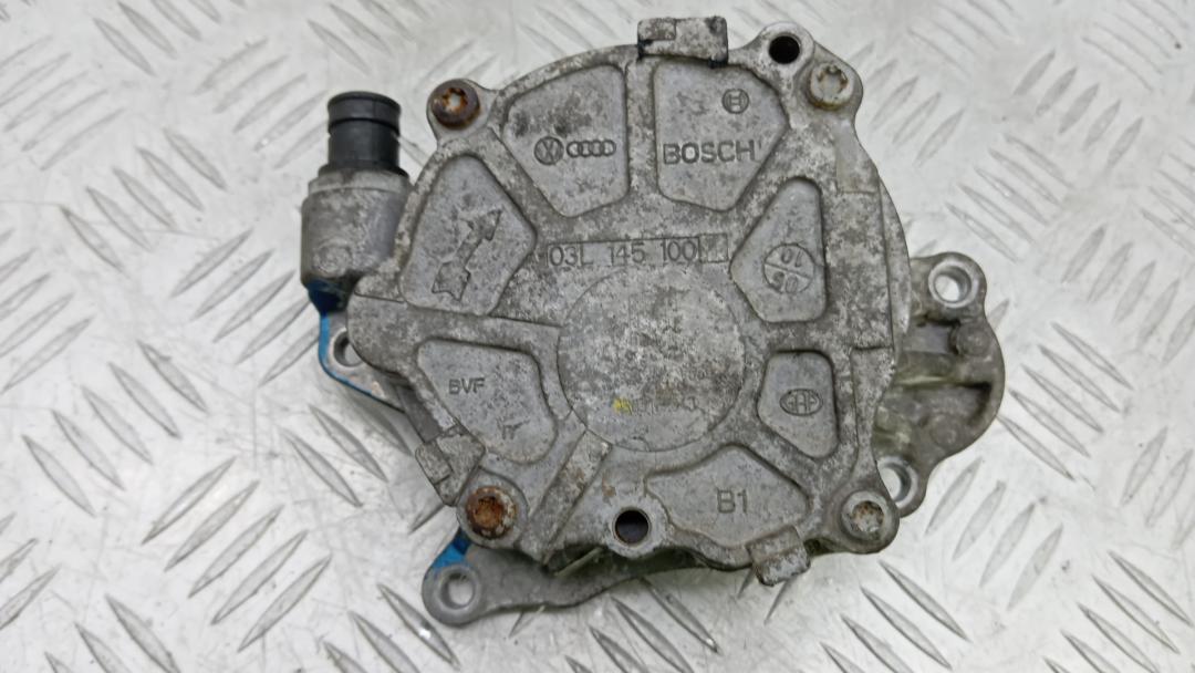 насос вакуумный Volkswagen Tiguan 1 поколение 2010, 2.0 л., дизель, МКПП, внедорожник 5 дв., 03L145100F - фото №1