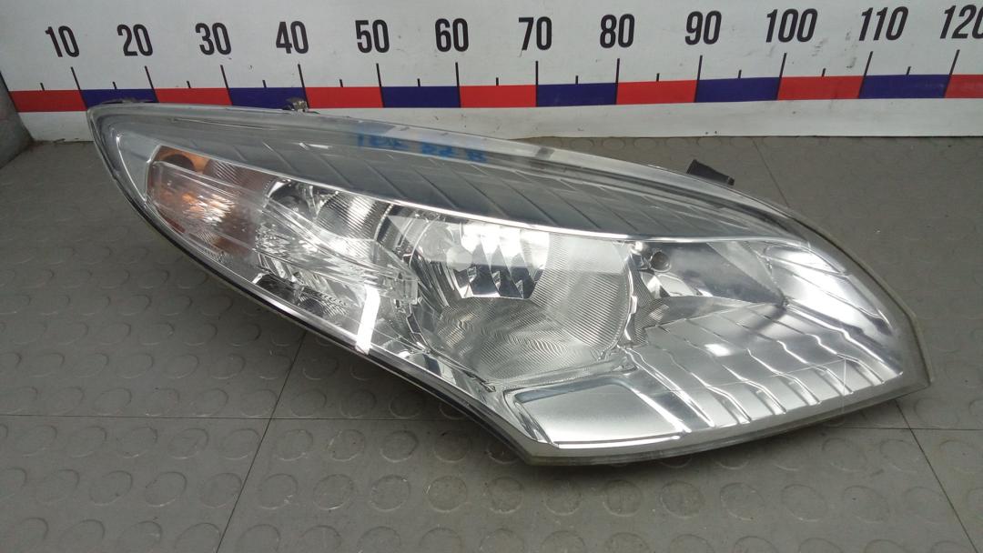 фара правая Renault Megane 3 поколение 2009, 1.5 л., дизель, МКПП, хетчбэк 5 дв. - фото №1