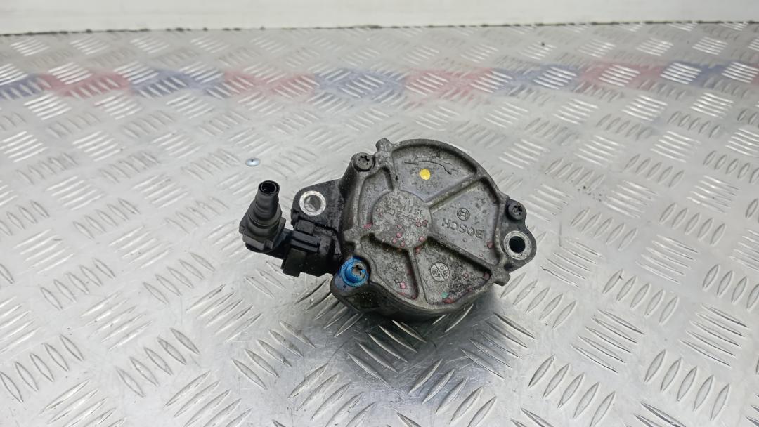 насос вакуумный Peugeot 5008 1 поколение 2010, 1.6 л., дизель, МКПП, минивэн, D156-2C2 - фото №1
