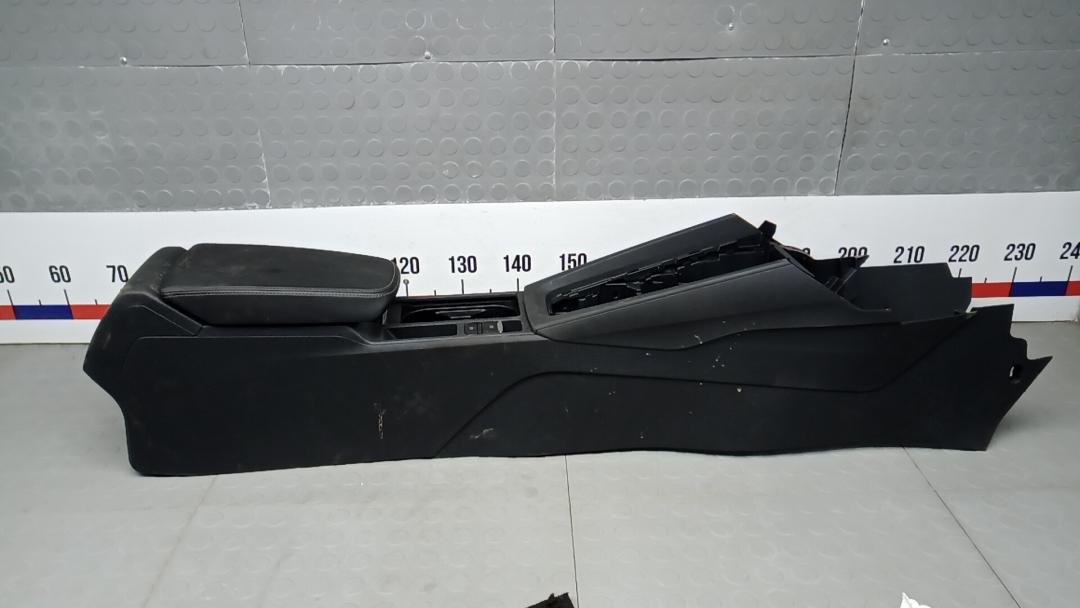 подлокотник Skoda Octavia 4 поколение 2024, 1.0 л., бензин, АКПП, универсал, 5E3864207, 5E8863241A - фото №1