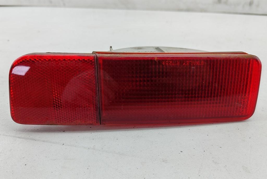 фонарь противотуманный правый Mitsubishi Outlander 1 поколение 2004, 2.0 л., бензин, МКПП, чёрный, внедорожник 5 дв., R8372R - фото №1
