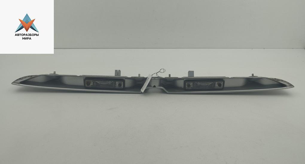 накладка подсветки номера Opel Zafira 1 поколение (A) 2002, 1.8 л., бензин, МКПП, серый, минивэн, 90579631 - фото №1